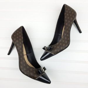 New DKNY Brown Logo pumps